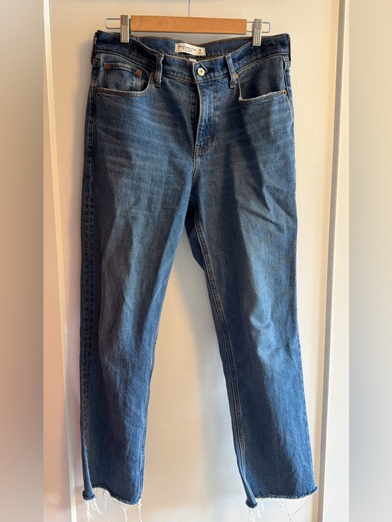 Abercrombie & Fitch Denim - Abercrombie & Fitch Straight Mid-Rise Jeans in Blue with Contrast Stitching